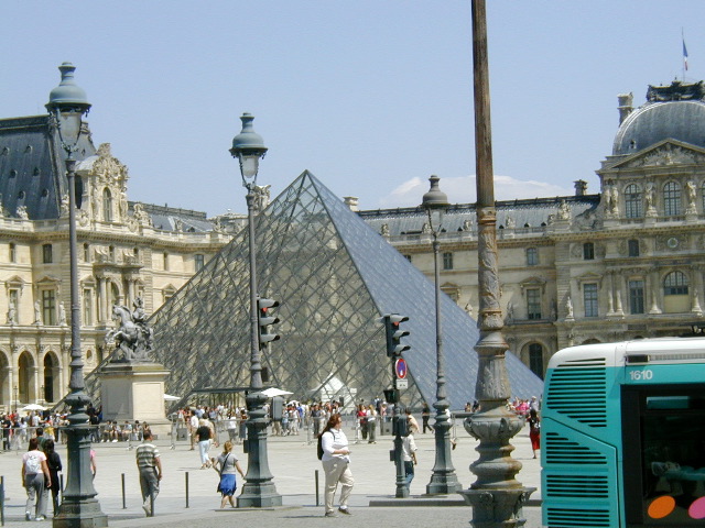 149LouvrePyramid
