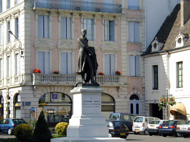 050-ChacunStatue
